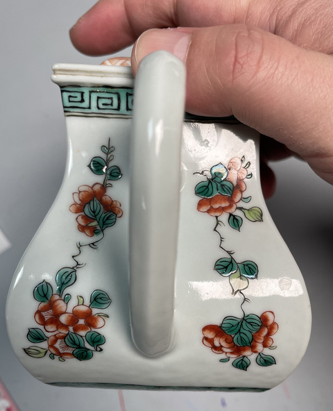 古玩陶瓷五彩花鳥紋茶壺真品鑒賞圖