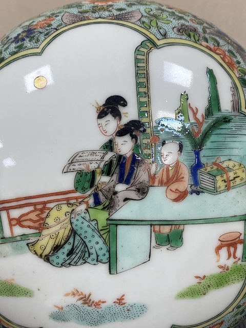 古玩陶瓷清晚期 五彩人物紋捧盒真品鑒賞圖