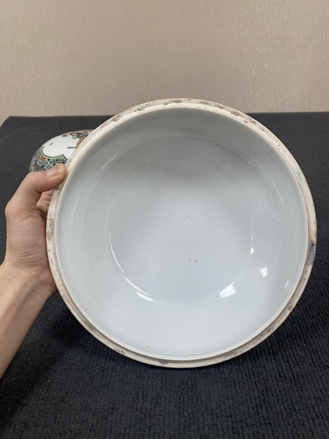 古玩陶瓷清晚期 五彩人物紋捧盒真品鑒賞圖