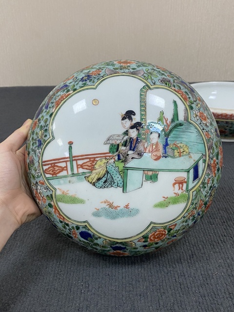 古玩陶瓷清晚期 五彩人物紋捧盒真品鑒賞圖