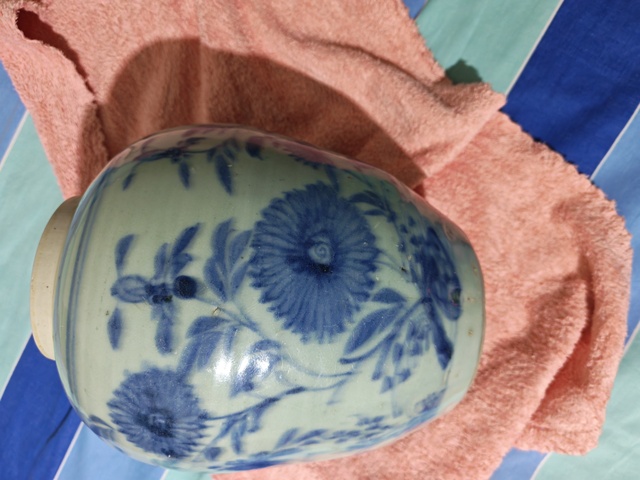 古玩陶瓷青花花卉紋罐真品鑒賞圖