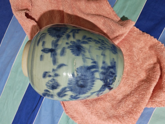 古玩陶瓷青花花卉紋罐真品鑒賞圖