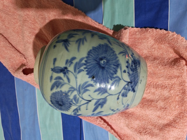 古玩陶瓷青花花卉紋罐真品鑒賞圖