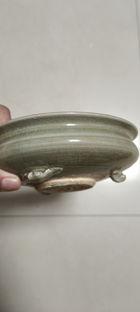 古玩陶瓷龍泉窯青釉三足爐真品鑒賞圖