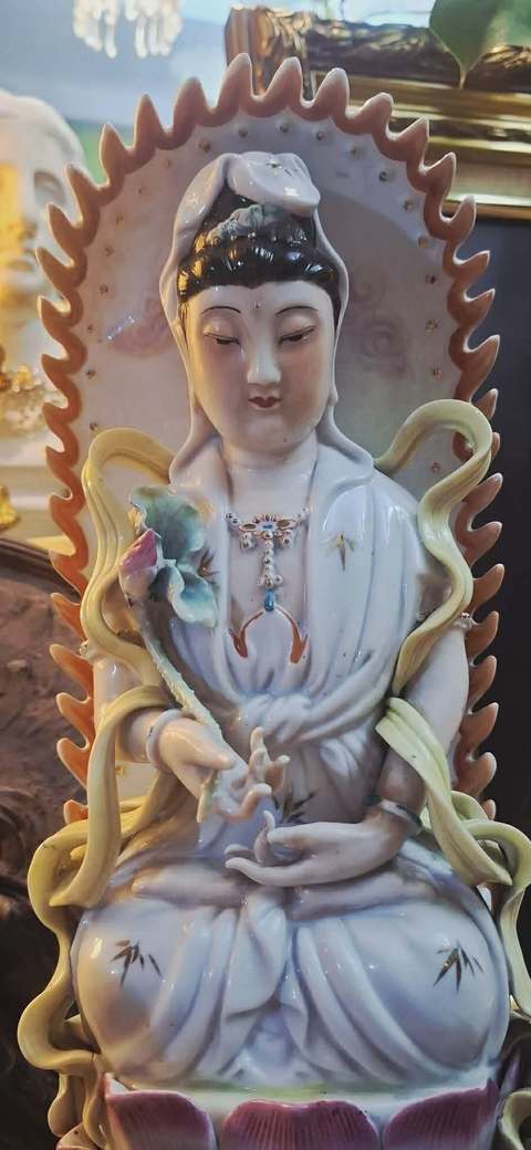 古玩陶瓷觀音塑像真品鑒賞圖