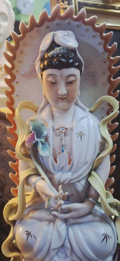 古玩陶瓷觀音塑像真品鑒賞圖