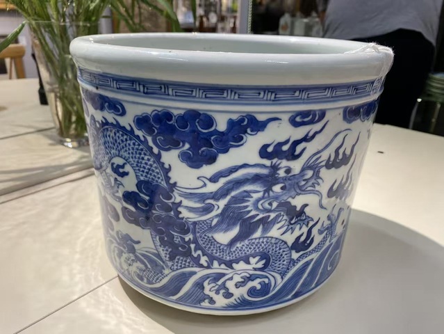 古玩陶瓷龍紋青花筒式香爐真品鑒賞圖