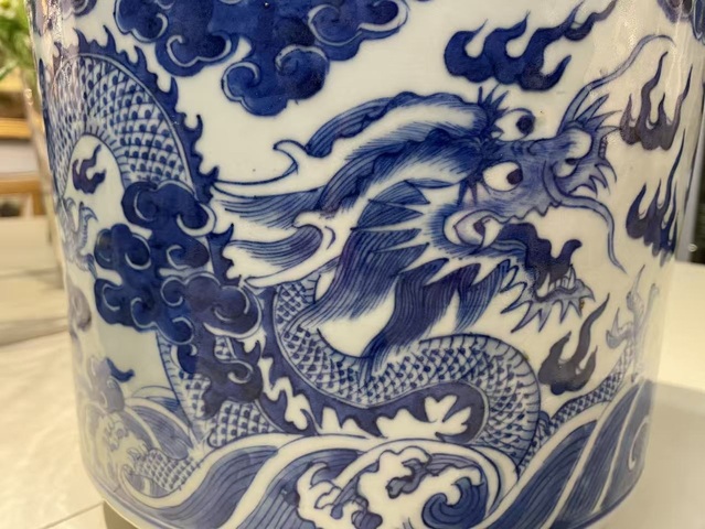 古玩陶瓷龍紋青花筒式香爐真品鑒賞圖