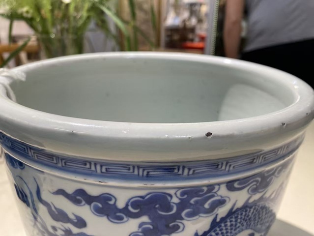 古玩陶瓷龍紋青花筒式香爐真品鑒賞圖
