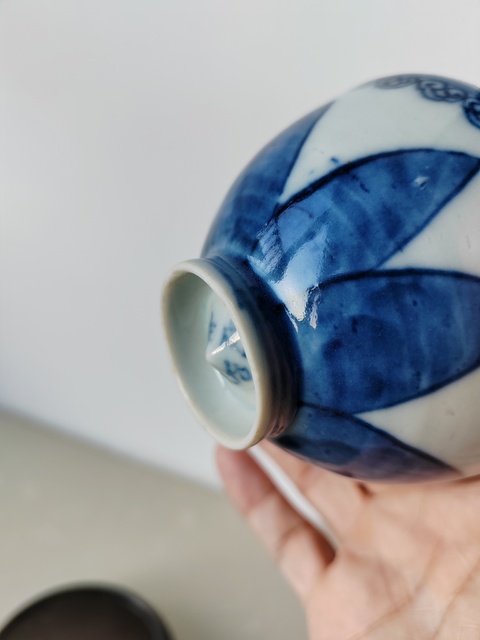 古玩陶瓷日本明治青花花卉紋雞心蓋碗真品鑒賞圖