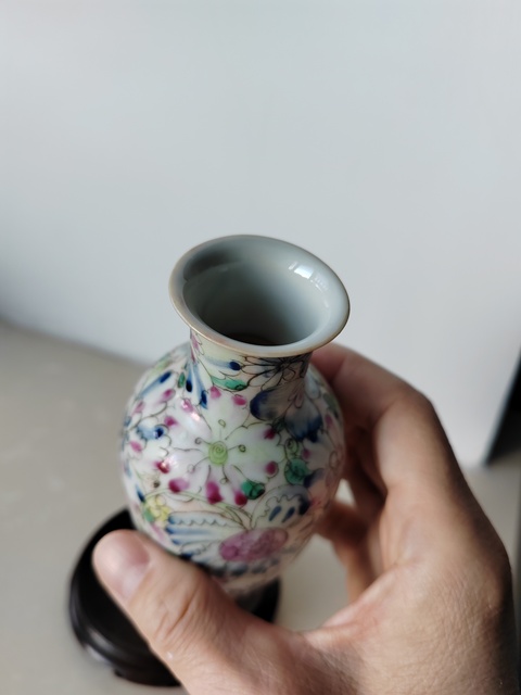 古玩陶瓷粉彩百花紋觀音瓶真品鑒賞圖