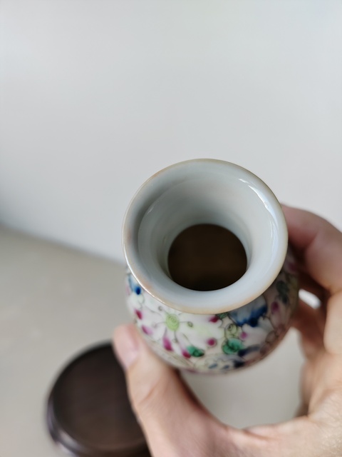 古玩陶瓷粉彩百花紋觀音瓶真品鑒賞圖