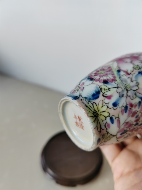 古玩陶瓷粉彩百花紋觀音瓶真品鑒賞圖