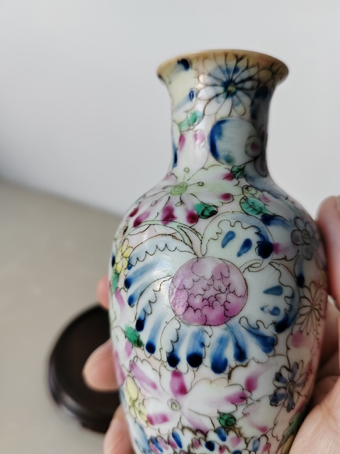 古玩陶瓷粉彩百花紋觀音瓶真品鑒賞圖