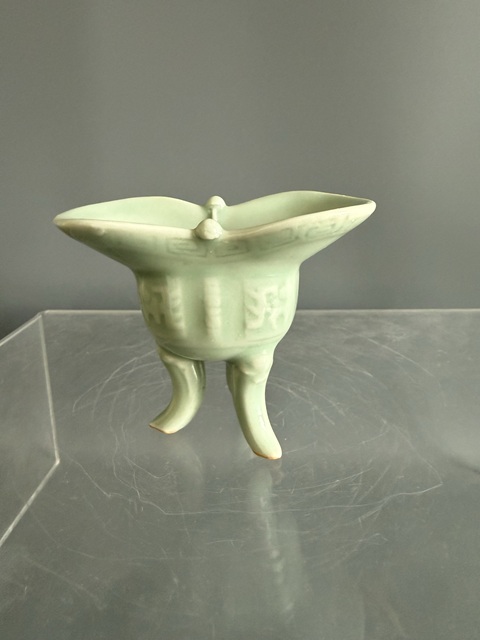 古玩陶瓷豆青釉爵杯真品鑒賞圖