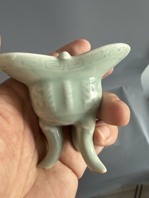古玩陶瓷豆青釉爵杯真品鑒賞圖