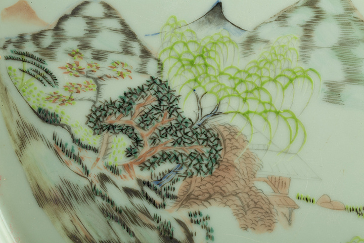 古玩陶瓷清晚·豆青地粉彩山水詩文圓盤拍賣，當前價格2016元