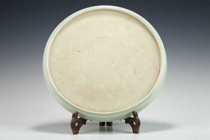 古玩陶瓷清晚·豆青地粉彩山水詩文圓盤拍賣，當前價格2016元