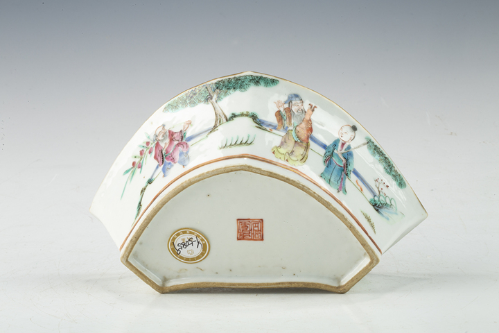 古玩陶瓷清晚·粉彩人物故事紋角碗真品鑒賞圖