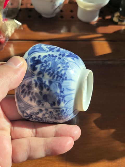 古玩陶瓷清康熙青花開窗花卉紋杯真品鑒賞圖