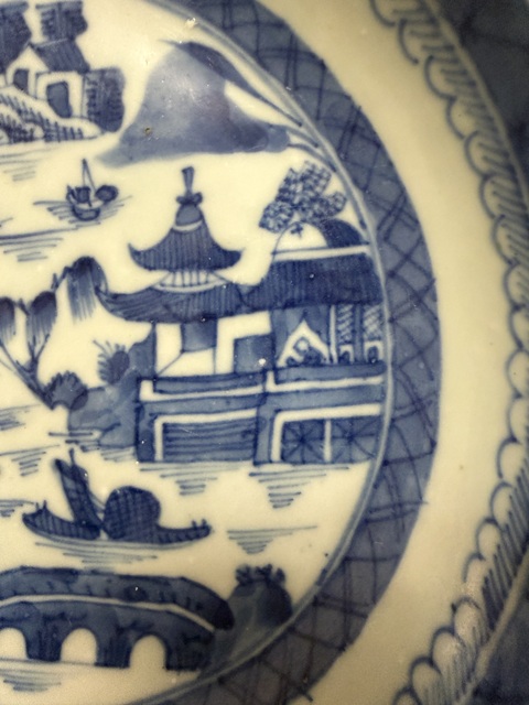 古玩陶瓷青花山水樓閣紋盤真品鑒賞圖