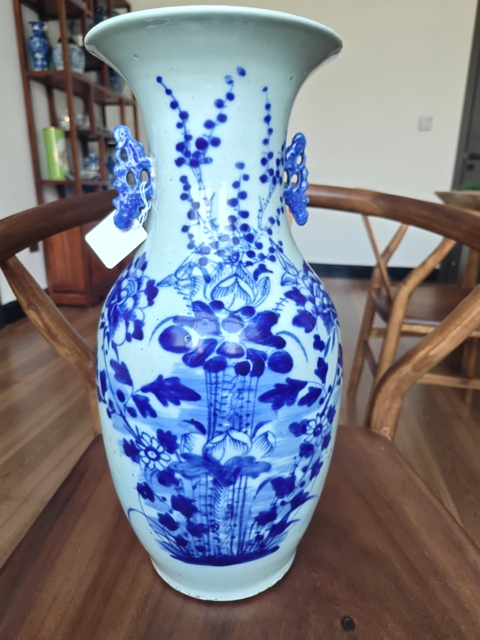 古玩陶瓷豆青釉青花花卉紋撣瓶真品鑒賞圖