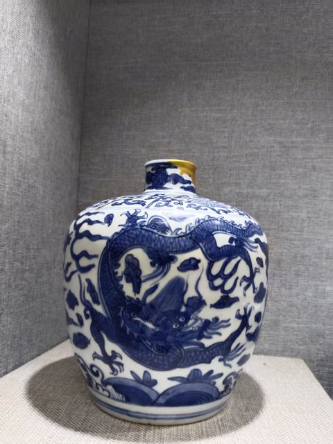 古玩陶瓷嘉萬青花龍紋梅瓶真品鑒賞圖