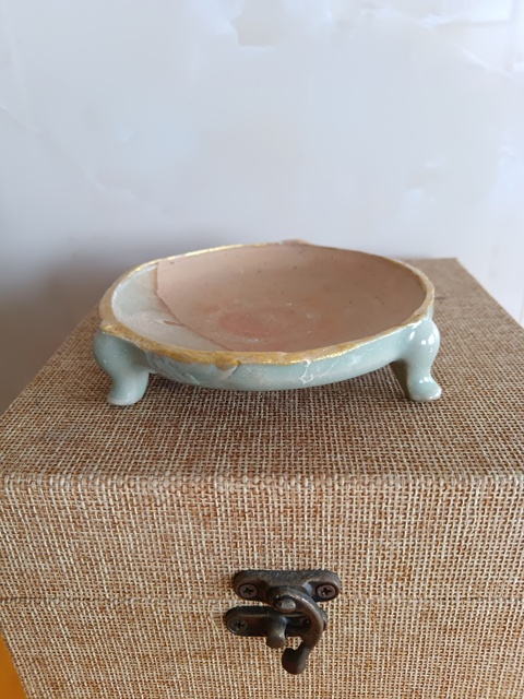 古玩陶瓷龍泉粉青釉三足爐標(biāo)本真品鑒賞圖