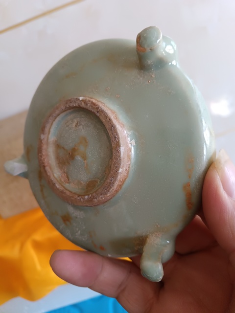 古玩陶瓷龍泉粉青釉三足爐標(biāo)本真品鑒賞圖