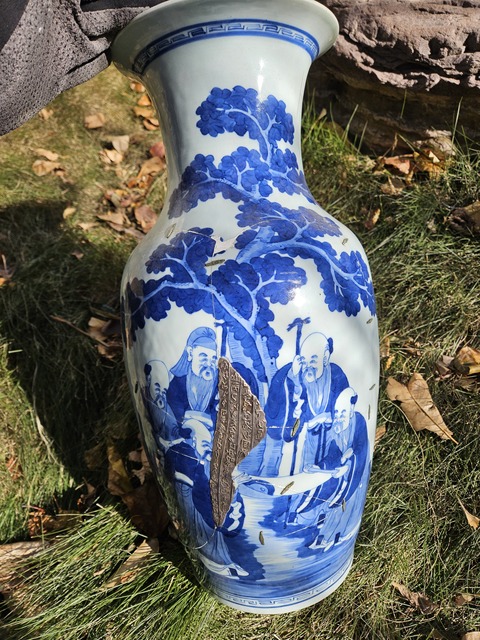 古玩陶瓷人物紋青花瓶真品鑒賞圖