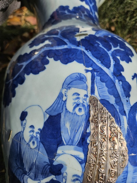 古玩陶瓷人物紋青花瓶真品鑒賞圖