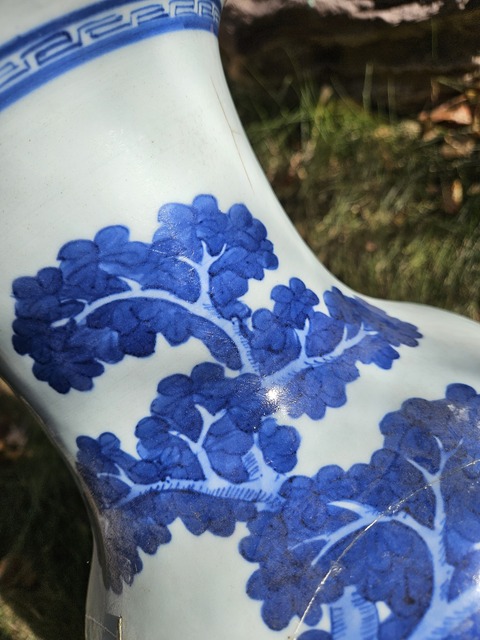 古玩陶瓷人物紋青花瓶真品鑒賞圖