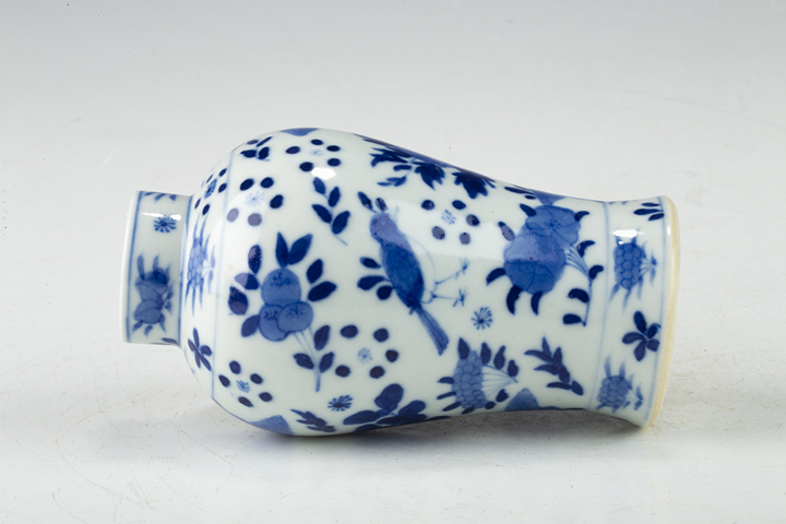 古玩陶瓷清晚·青花花鳥紋雞腿瓶一對
真品鑒賞圖