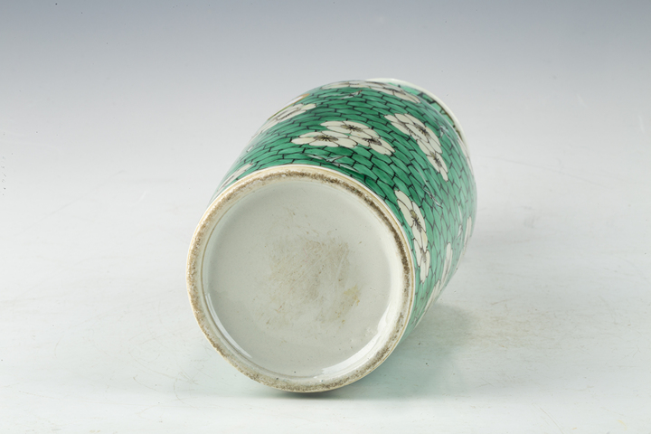 古玩陶瓷清晚·綠地冰梅紋瓶
真品鑒賞圖