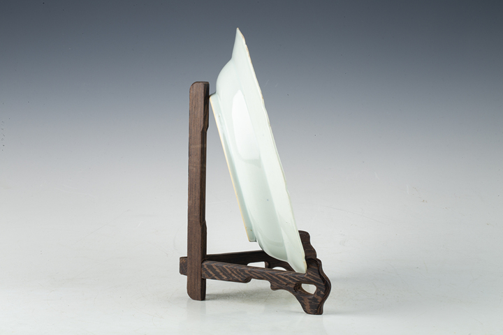 古玩陶瓷清中·青花花卉紋折沿盤真品鑒賞圖