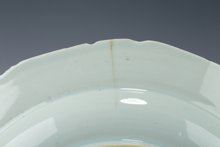 古玩陶瓷清中·青花花卉紋折沿盤真品鑒賞圖