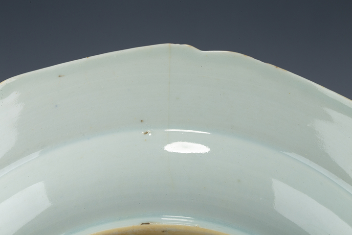 古玩陶瓷清中·青花花卉紋折沿盤真品鑒賞圖