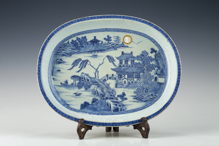 古玩陶瓷清中·青花山水樓閣紋橢圓盤
拍賣，當(dāng)前價(jià)格0元