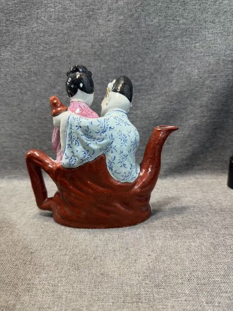 古玩陶瓷民國粉彩春宮人物型酒壺拍賣，當(dāng)前價格18888元