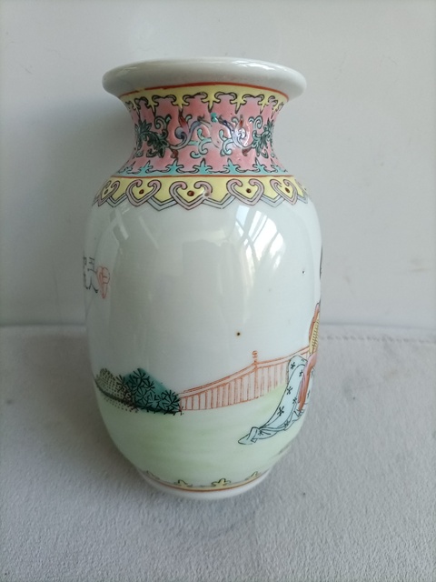古玩陶瓷粉彩仕女人物紋瓶真品鑒賞圖