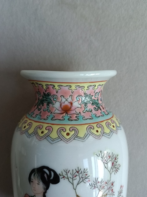 古玩陶瓷粉彩仕女人物紋瓶真品鑒賞圖