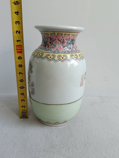 古玩陶瓷粉彩仕女人物紋瓶真品鑒賞圖