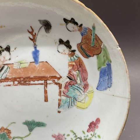古玩陶瓷仕女紋粉彩盤真品鑒賞圖