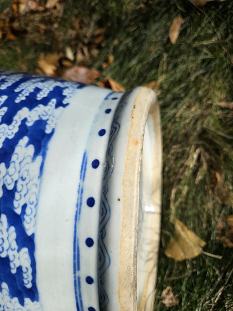 古玩陶瓷青花云福開窗山水紋瓶真品鑒賞圖