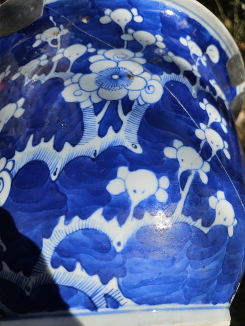 古玩陶瓷青花留白冰梅紋花盆真品鑒賞圖