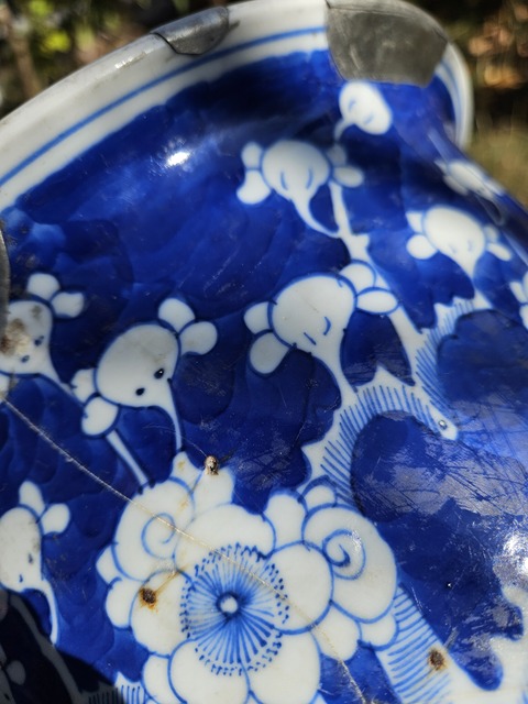 古玩陶瓷青花留白冰梅紋花盆真品鑒賞圖