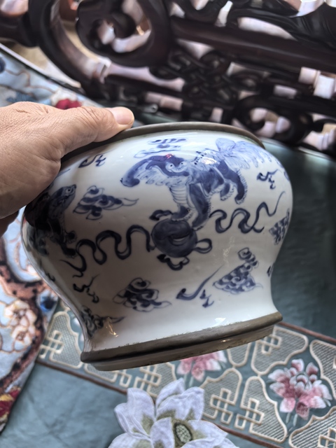 古玩陶瓷清晚期獅子滾繡球缸真品鑒賞圖