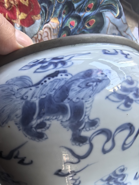 古玩陶瓷清晚期獅子滾繡球缸真品鑒賞圖