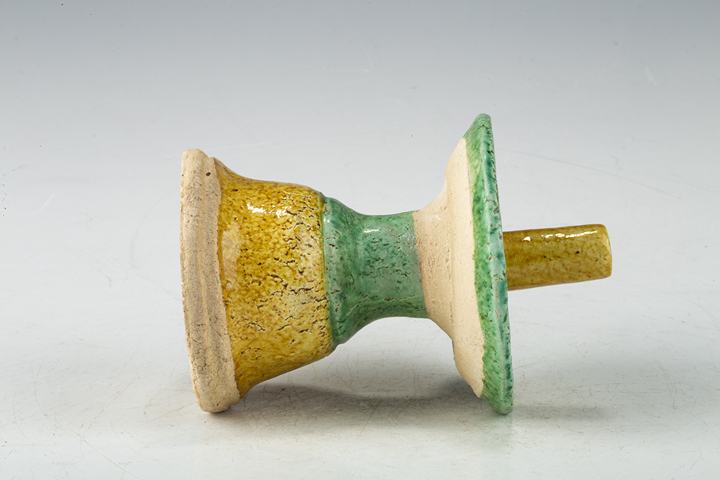 古玩陶瓷清·三彩燭臺一對拍賣，當前價格386元