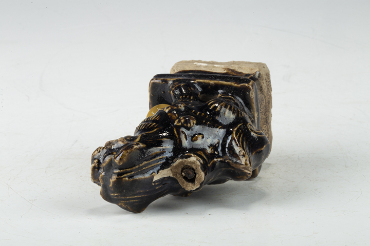 古玩陶瓷清·褐釉獅子燭臺真品鑒賞圖